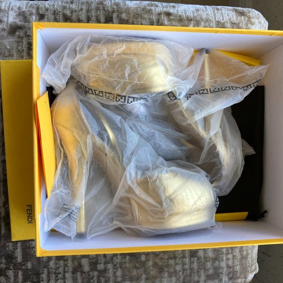 Worn once.  Pretty GOLD FENDI shoes - Picture 8 of 8